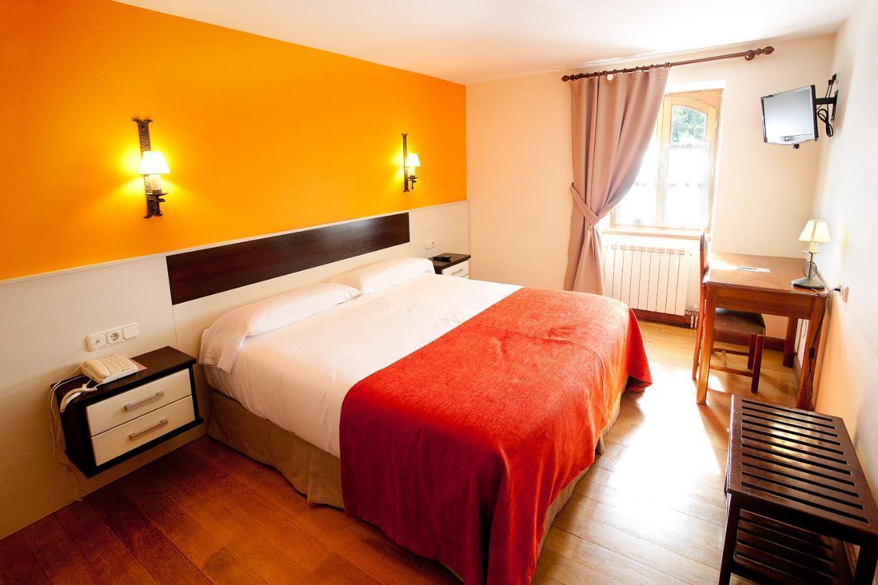 Hotel Venta De Etxalar Bagian luar foto