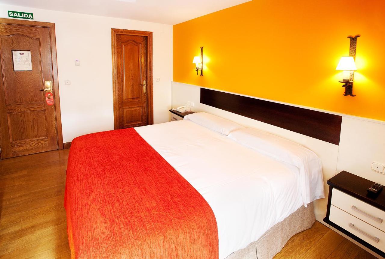 Hotel Venta De Etxalar Bagian luar foto