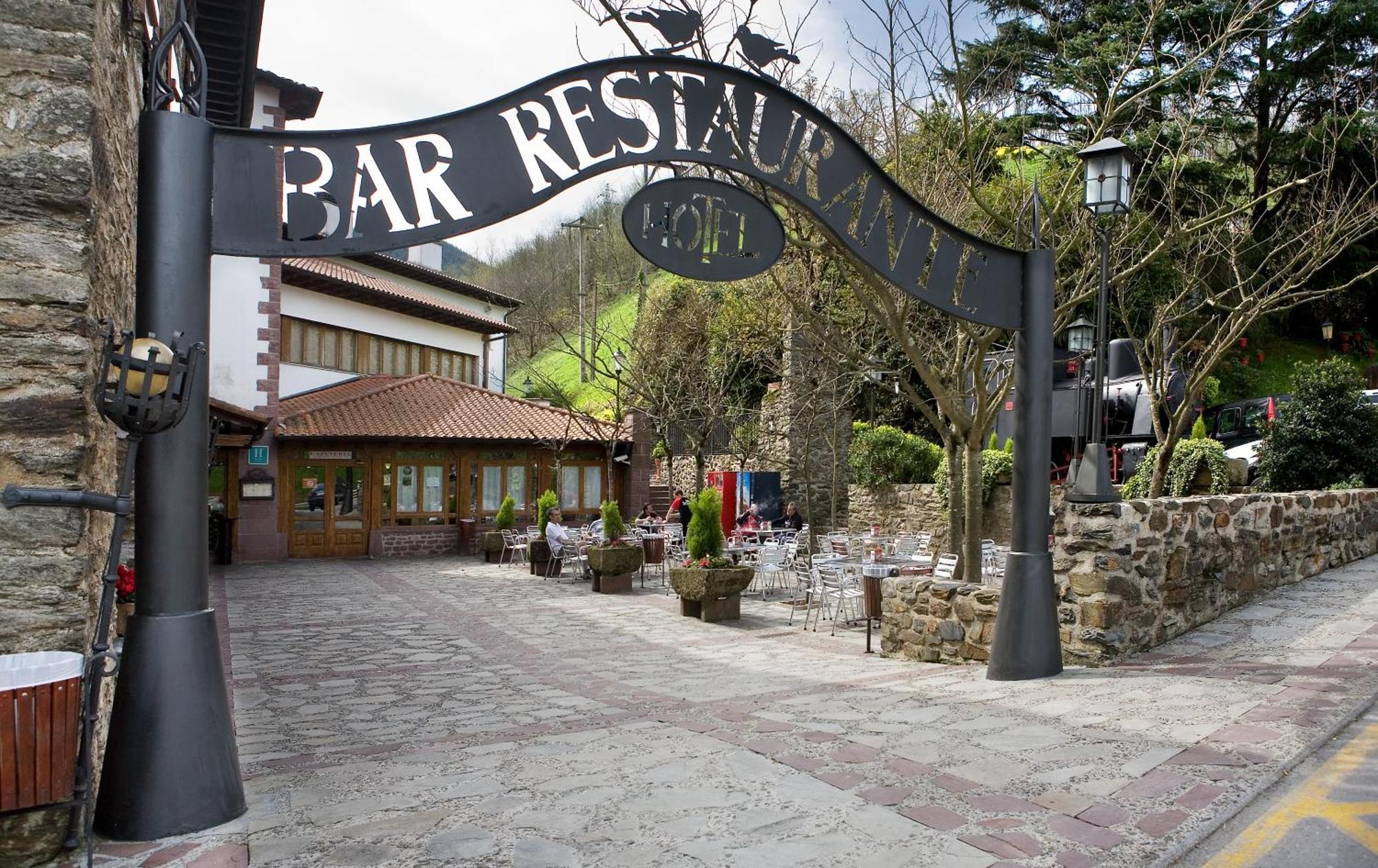 Hotel Venta De Etxalar Bagian luar foto