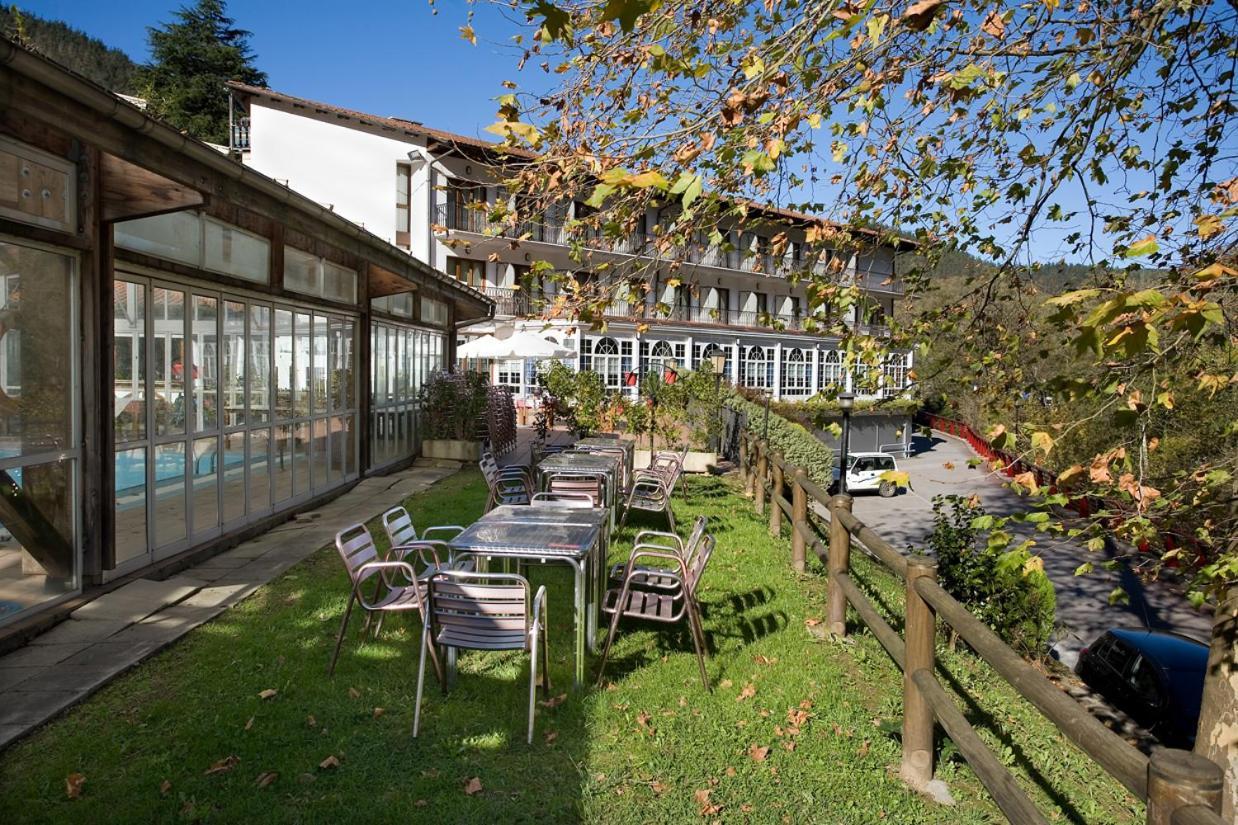 Hotel Venta De Etxalar Bagian luar foto