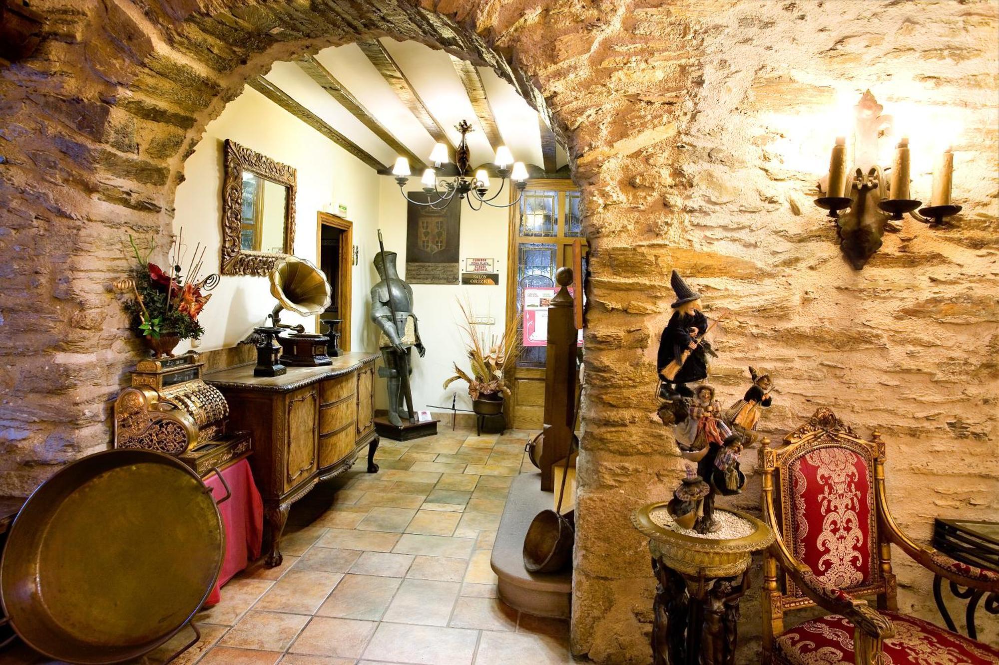 Hotel Venta De Etxalar Bagian luar foto