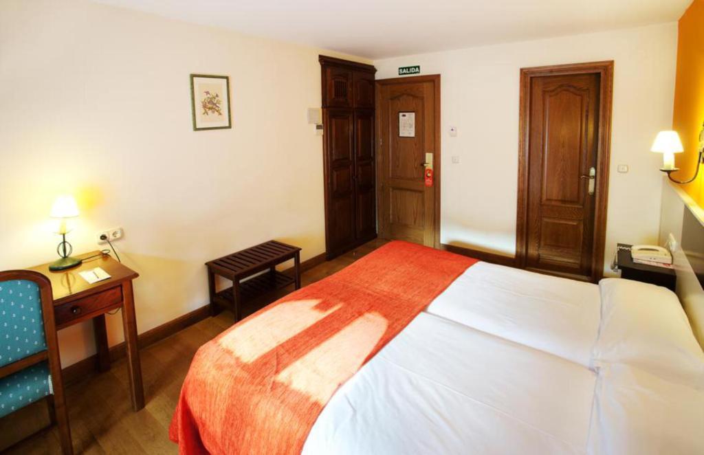 Hotel Venta De Etxalar Bagian luar foto