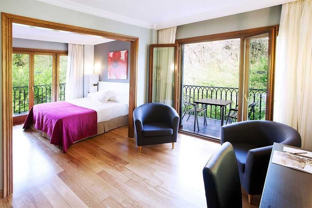 Hotel Venta De Etxalar Bagian luar foto