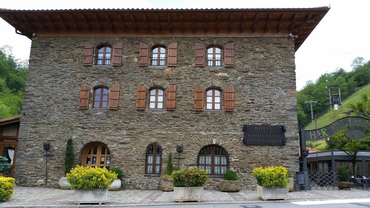 Hotel Venta De Etxalar Bagian luar foto