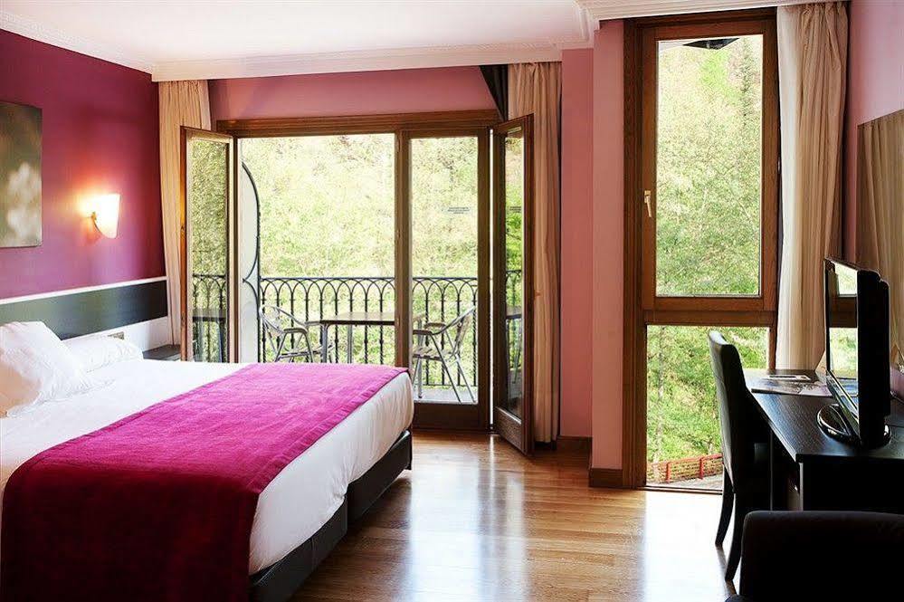 Hotel Venta De Etxalar Bagian luar foto
