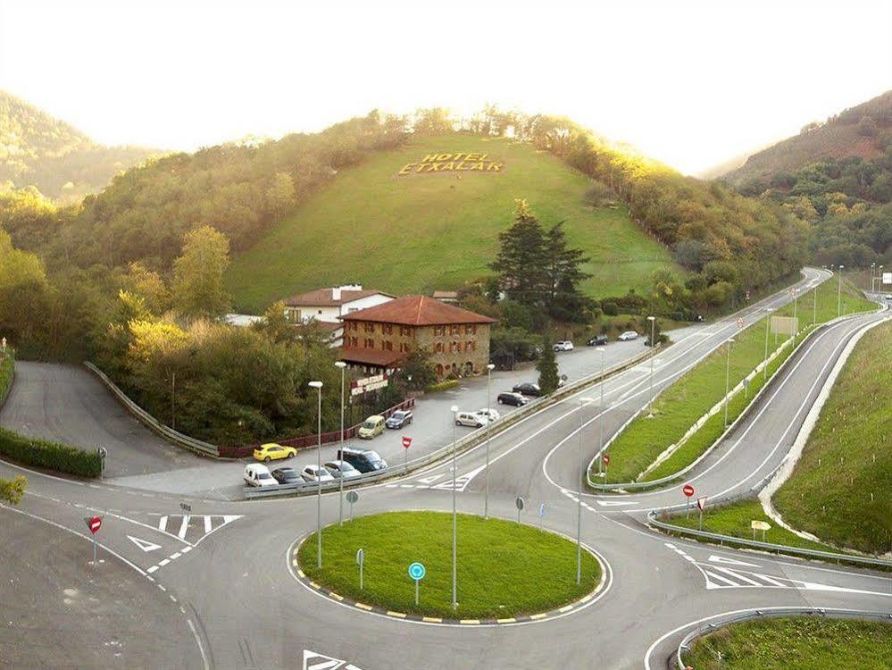 Hotel Venta De Etxalar Bagian luar foto