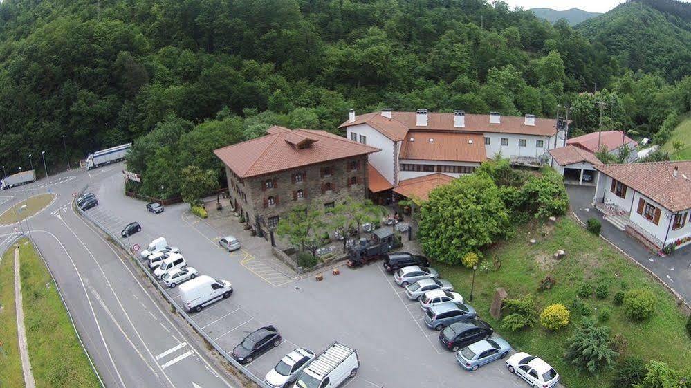 Hotel Venta De Etxalar Bagian luar foto