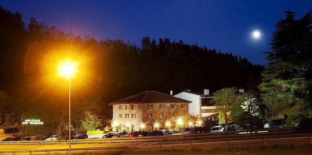 Hotel Venta De Etxalar Bagian luar foto