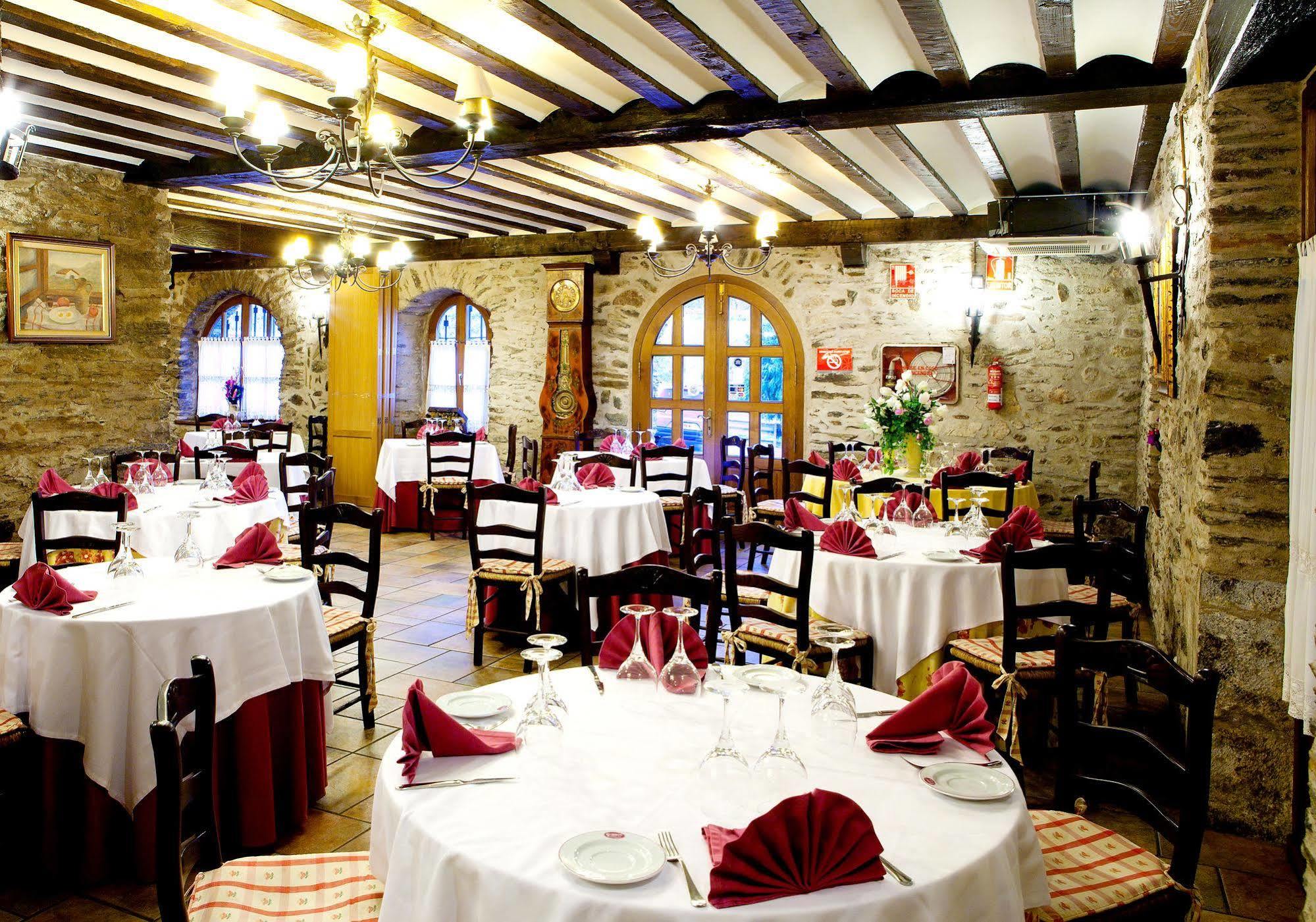 Hotel Venta De Etxalar Bagian luar foto