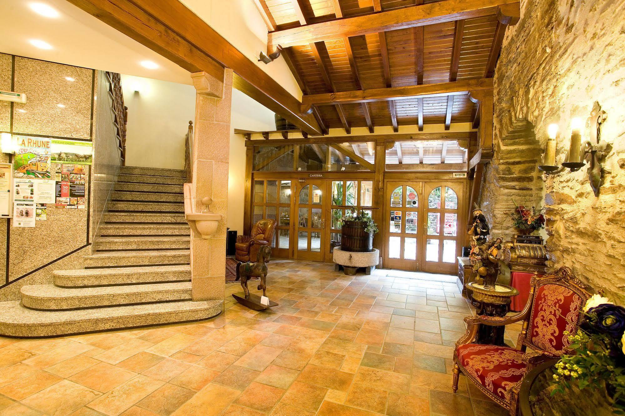 Hotel Venta De Etxalar Bagian luar foto