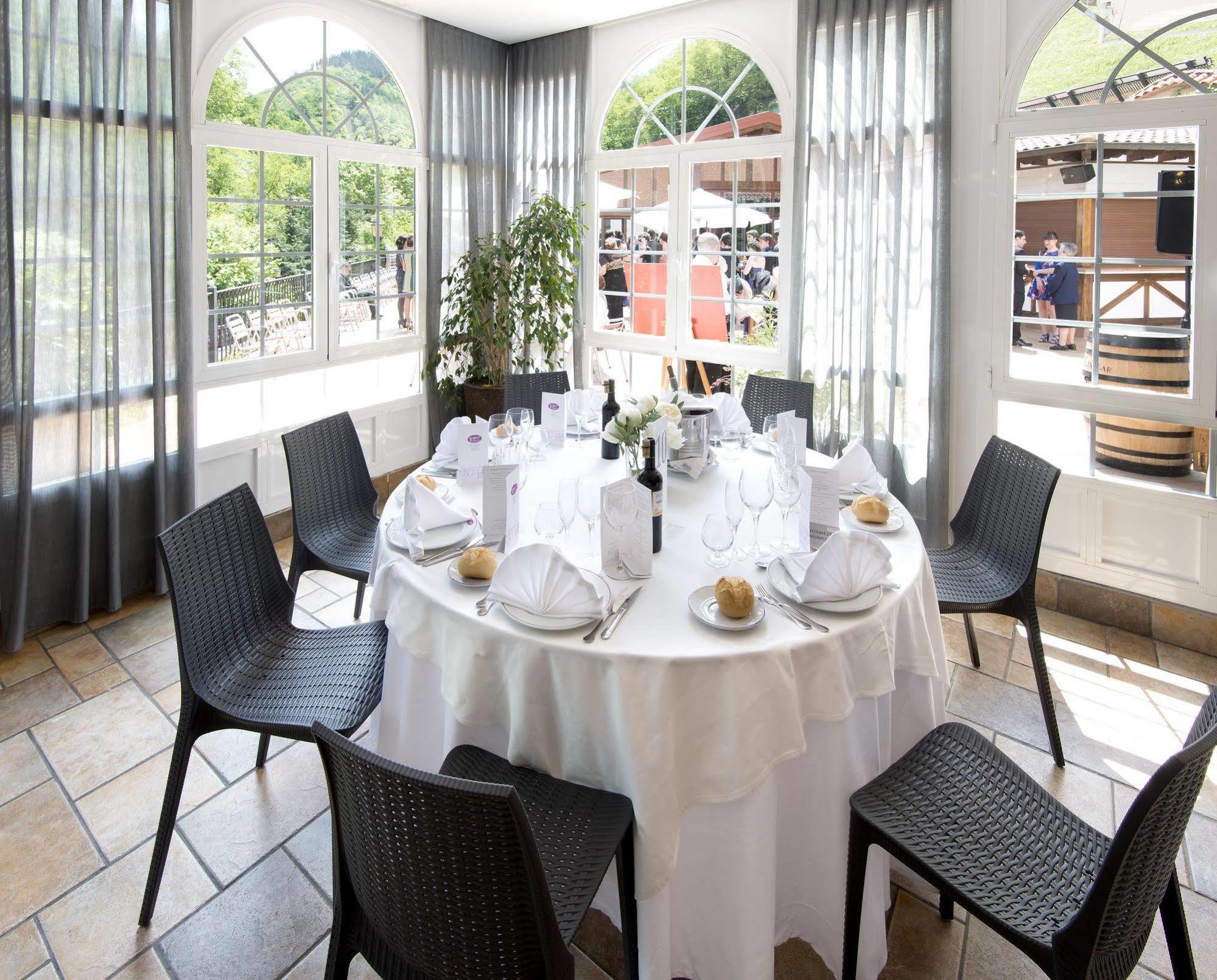Hotel Venta De Etxalar Bagian luar foto