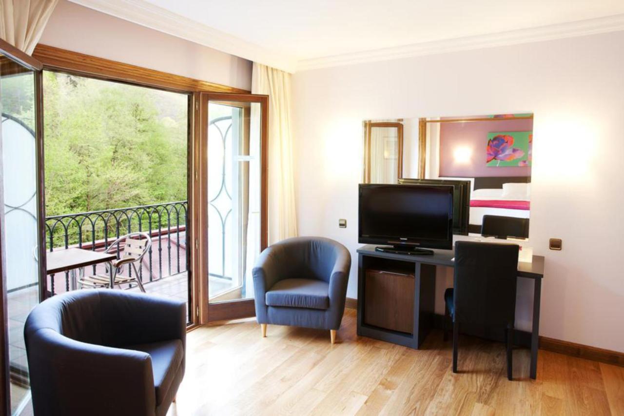 Hotel Venta De Etxalar Bagian luar foto